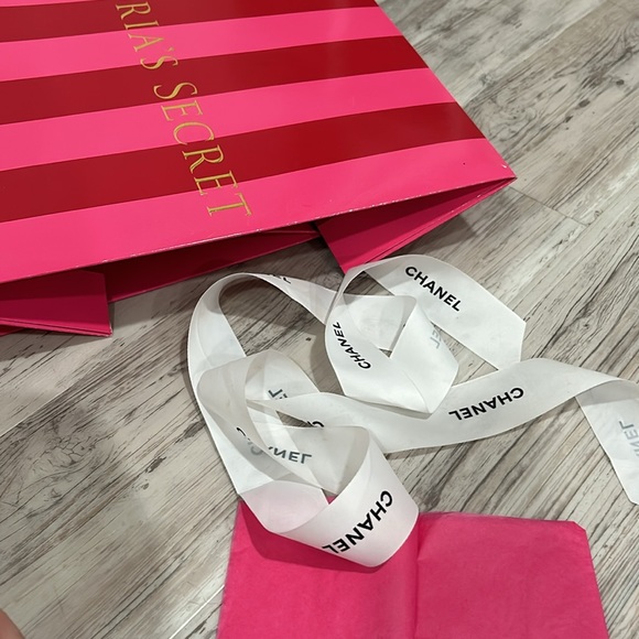 victorious secret new lot box and chanel ribbon - Picture 3 of 11